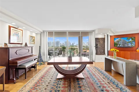 $699,000 | 3598 Yacht Club Drive, Unit 1003, Aventura, FL 33180