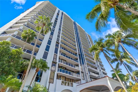 $699,000 | 3598 Yacht Club Drive, Unit 1003, Aventura, FL 33180