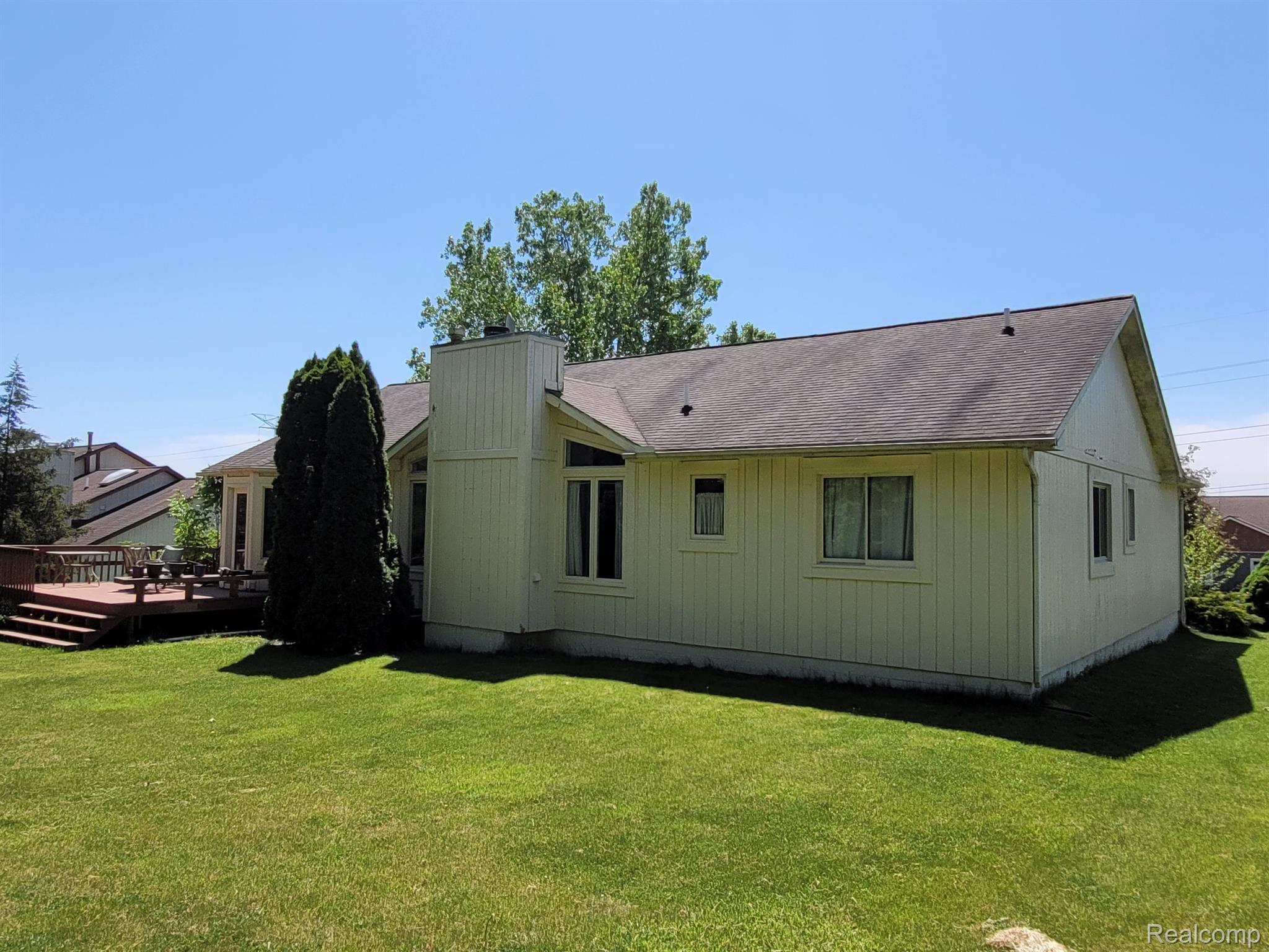 6384 Woodcrest Ridge Clarkston, MI 48346 - Photo 2 of 7 Rear