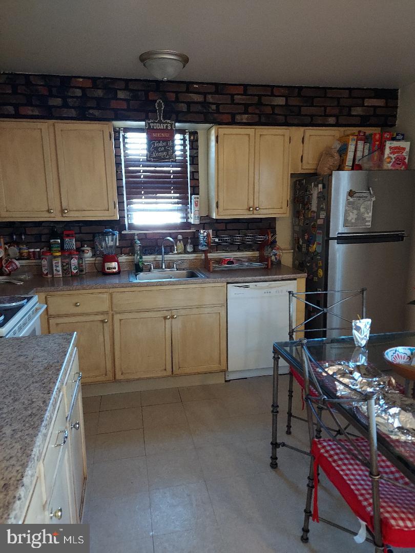 70 Brookshire Road Sicklerville, NJ 08081 - Photo 4 of 20 Kitchen