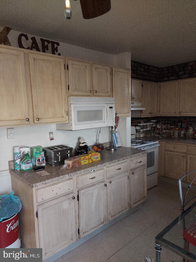 70 Brookshire Road Sicklerville, NJ 08081 - Photo 6 of 20 Kitchen