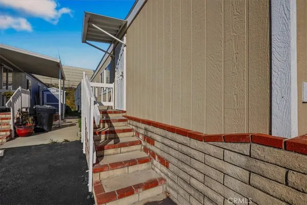 a view of entryway with a front door