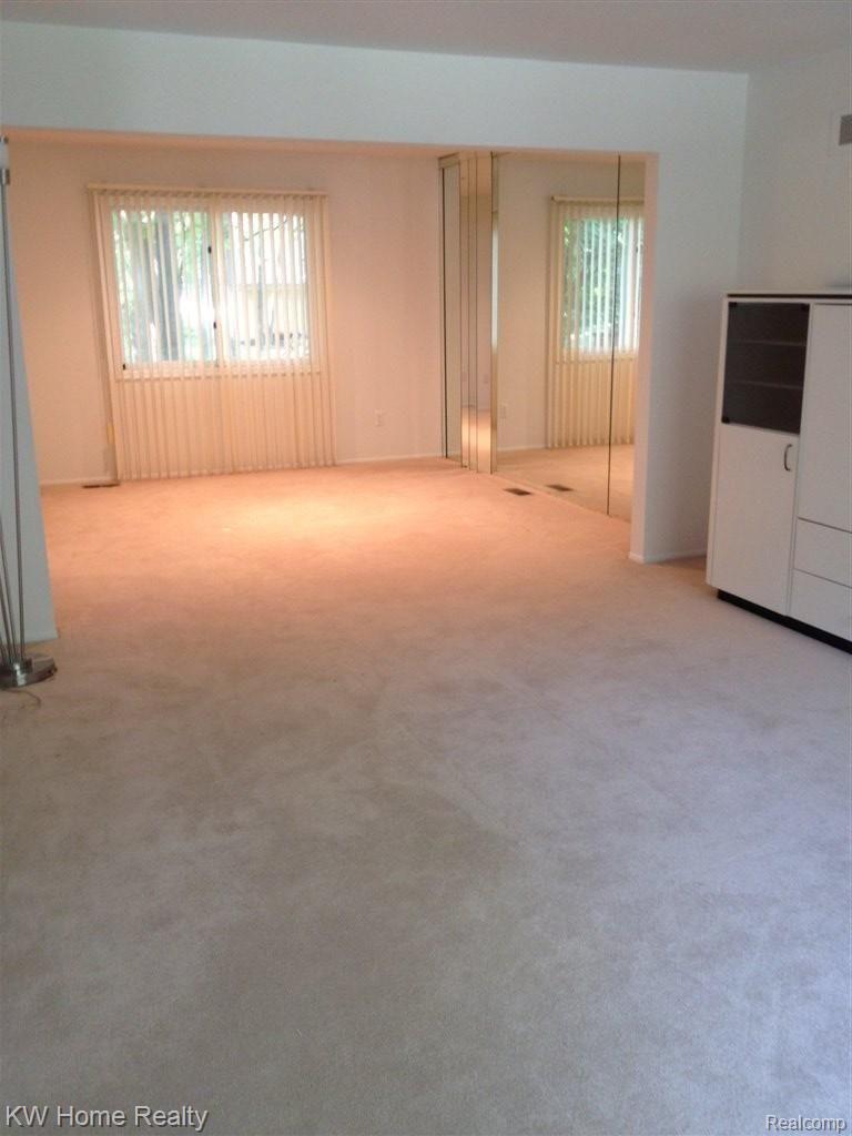 30631 High Valley Road Farmington, MI 48331 - Photo 12 of 21 living room/dining room