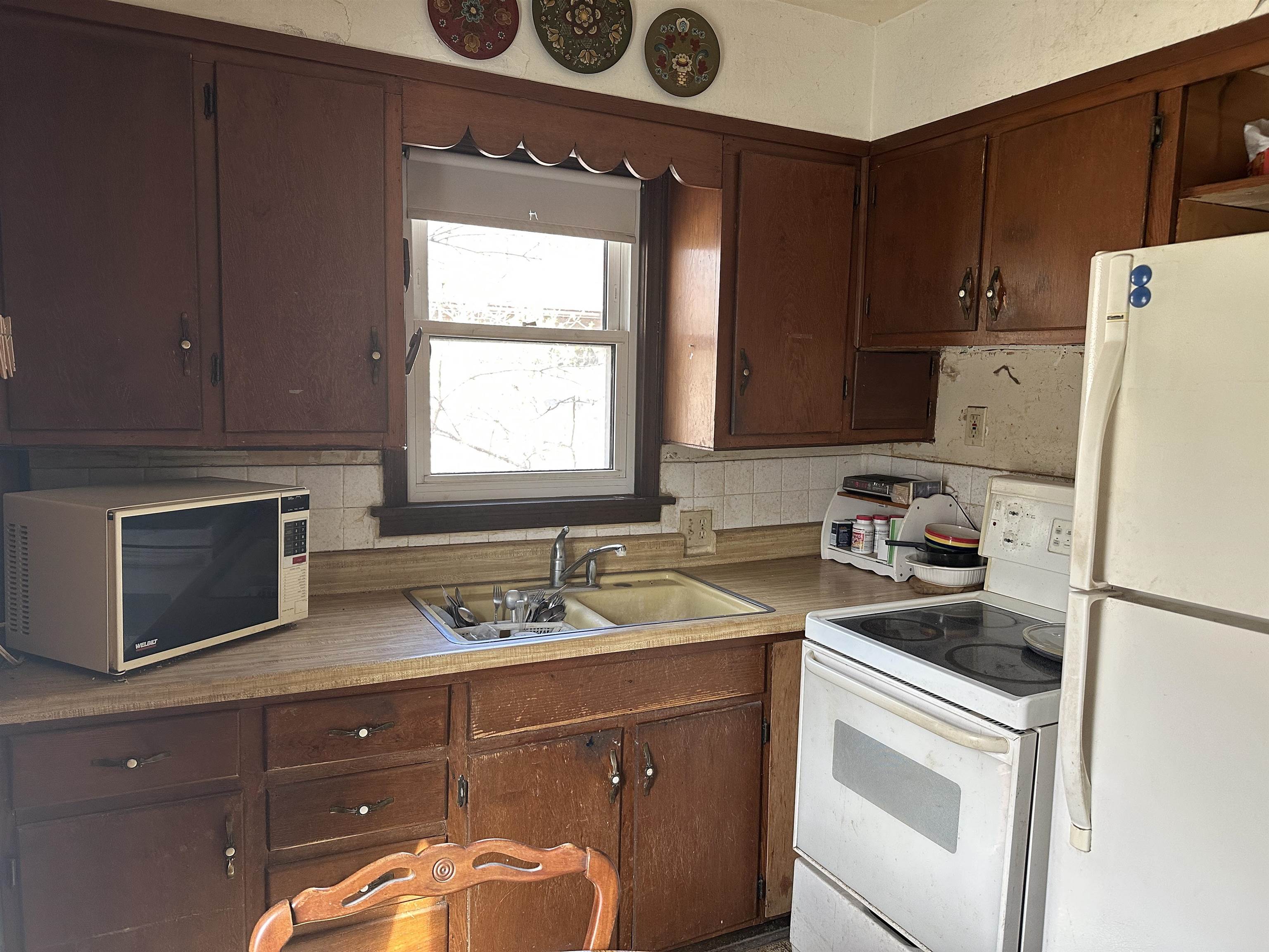 2811 Hoard Street Madison, WI 53704 - Photo 10 of 24