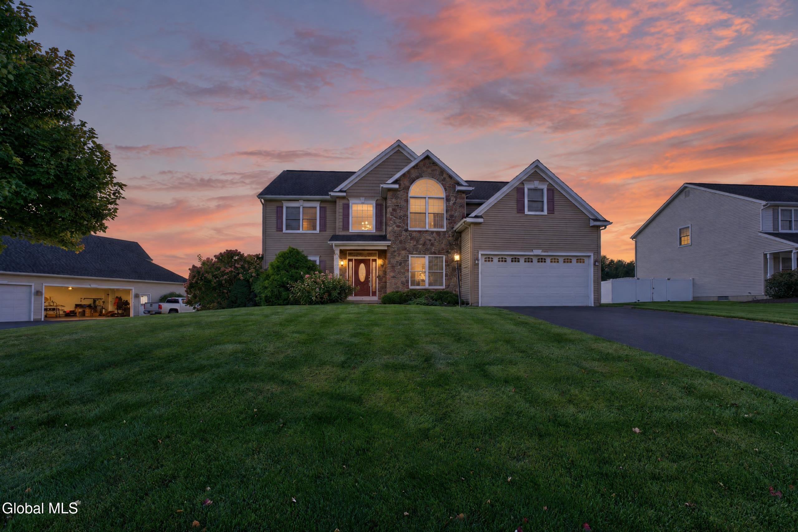 8 Peacham Road Colonie, NY 12189 - Photo 5 of 52 0 Front 1 twilight