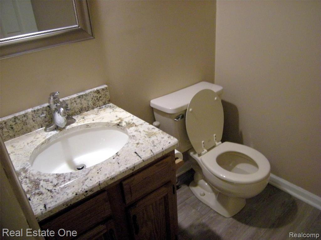 9415 Newburgh Road Livonia, MI 48150 - Photo 26 of 38