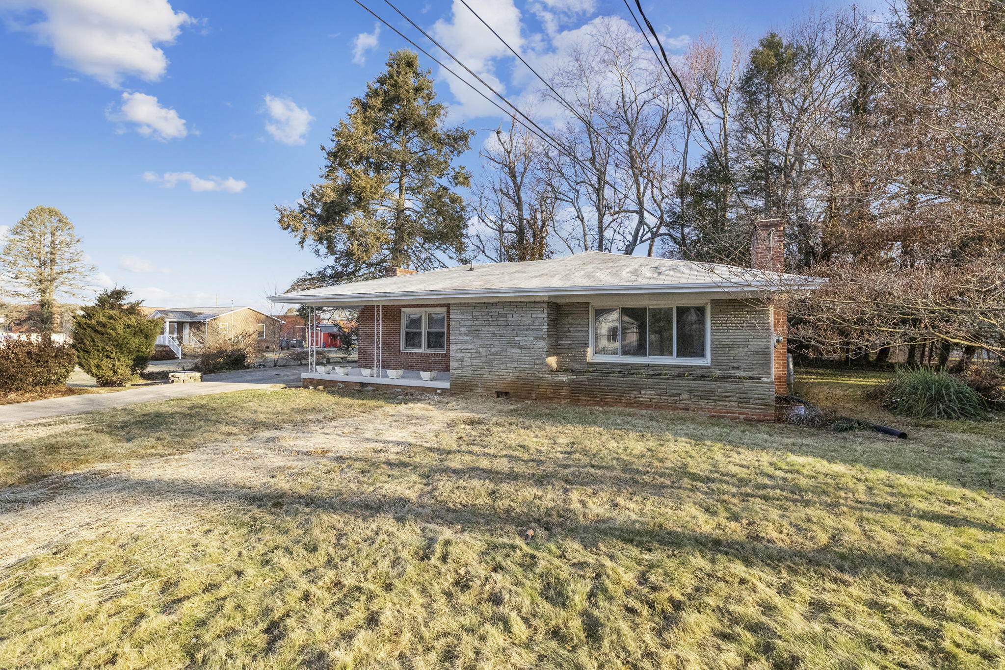 1023 Columbia Road Bristol, TN 37620 - Photo 3 of 29 3-web-or-mls-217A3975