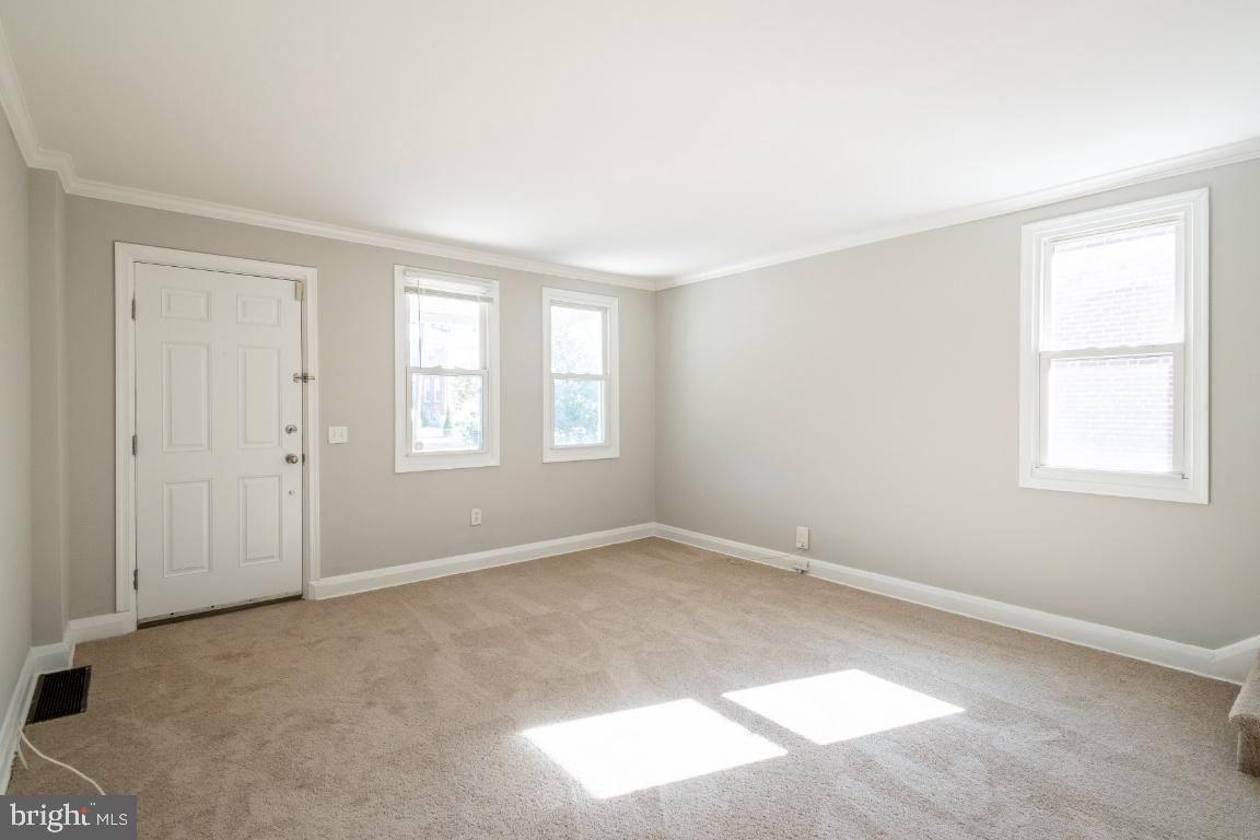 1603 Naturo Road Towson, MD 21286 - Photo 5 of 33 Living Room Entry