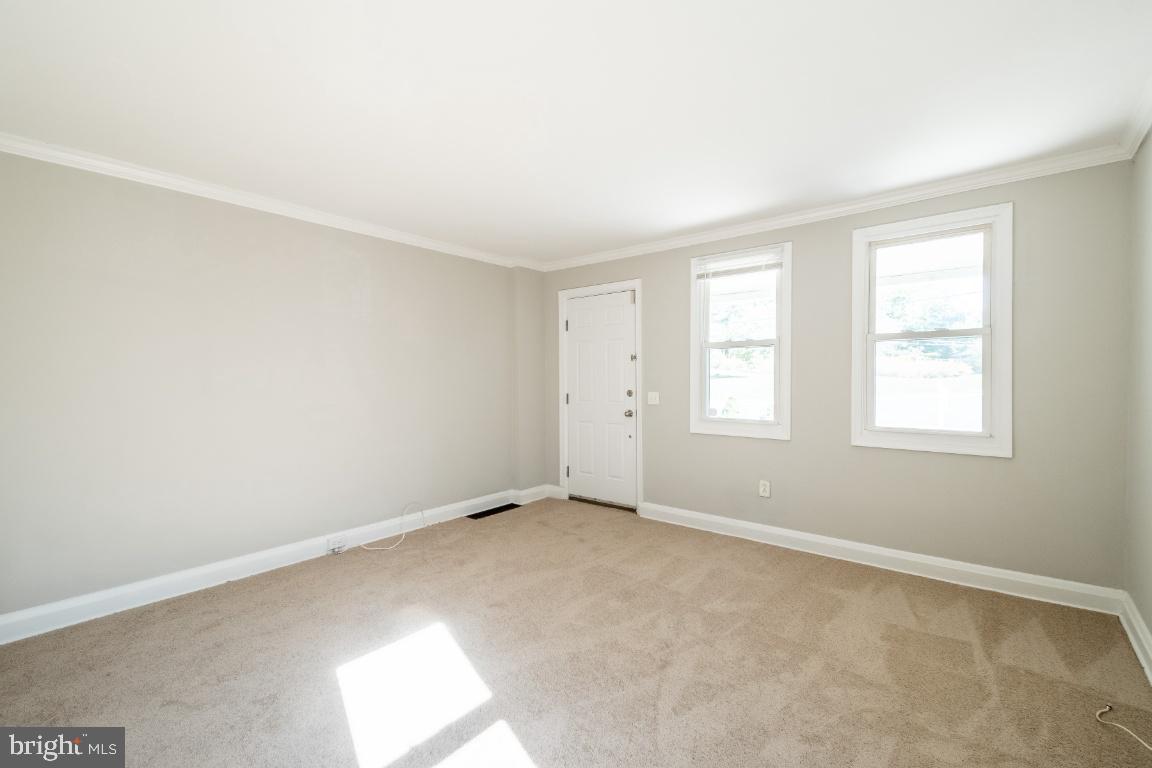 1603 Naturo Road Towson, MD 21286 - Photo 7 of 33 Living Room Entry