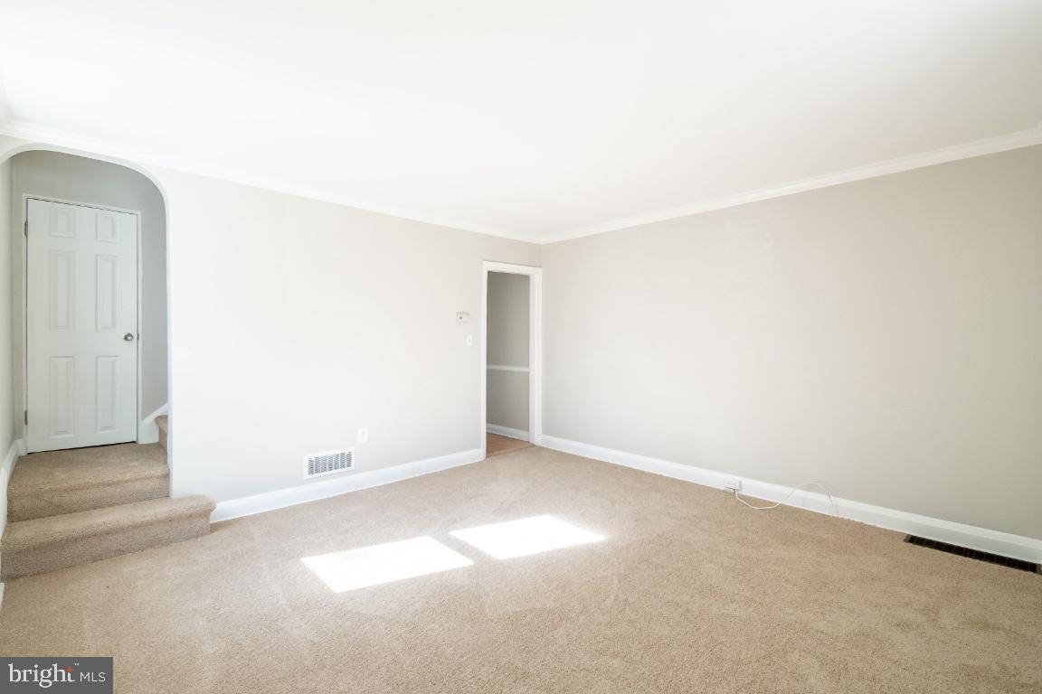 1603 Naturo Road Towson, MD 21286 - Photo 8 of 33 Living Room Entry