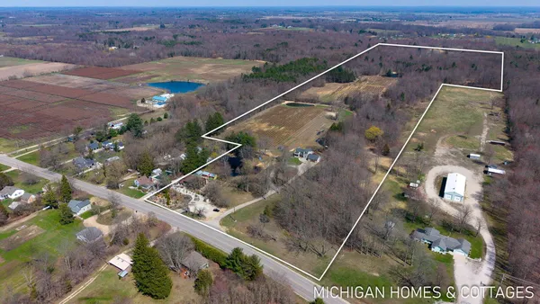 $1,250,000 | 1661 68th Street, Fennville, MI 49408