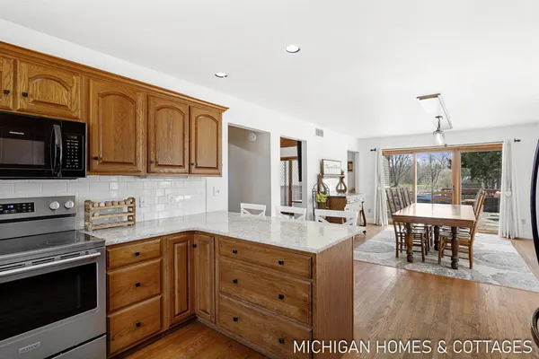 $1,250,000 | 1661 68th Street, Fennville, MI 49408