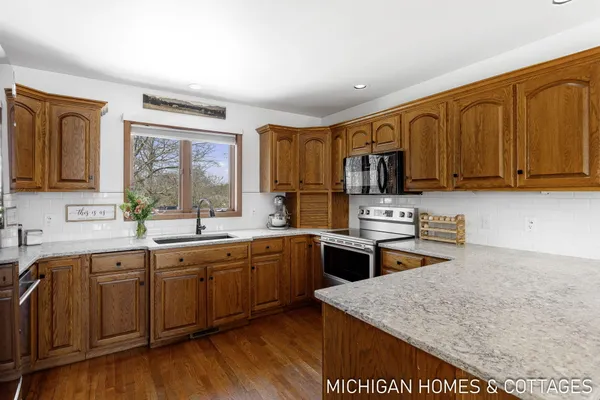 $1,250,000 | 1661 68th Street, Fennville, MI 49408