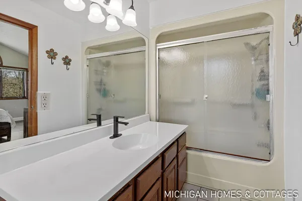 $1,250,000 | 1661 68th Street, Fennville, MI 49408