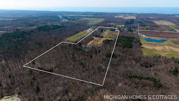 $1,250,000 | 1661 68th Street, Fennville, MI 49408