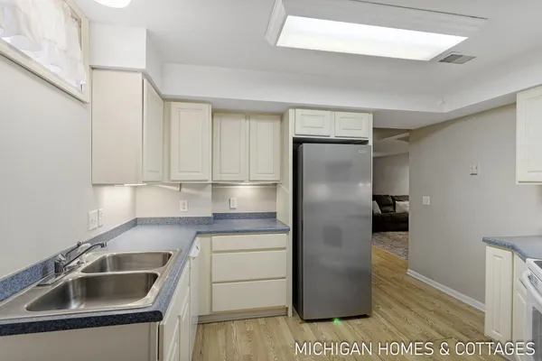 $1,250,000 | 1661 68th Street, Fennville, MI 49408