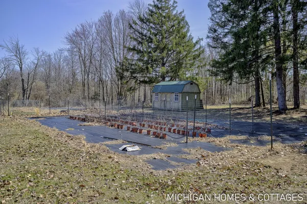 $1,250,000 | 1661 68th Street, Fennville, MI 49408