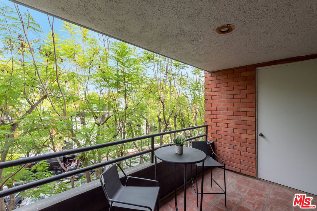 4736 Park Encino Lane, Unit 215 Encino, CA 91436 - Photo 16 of 37