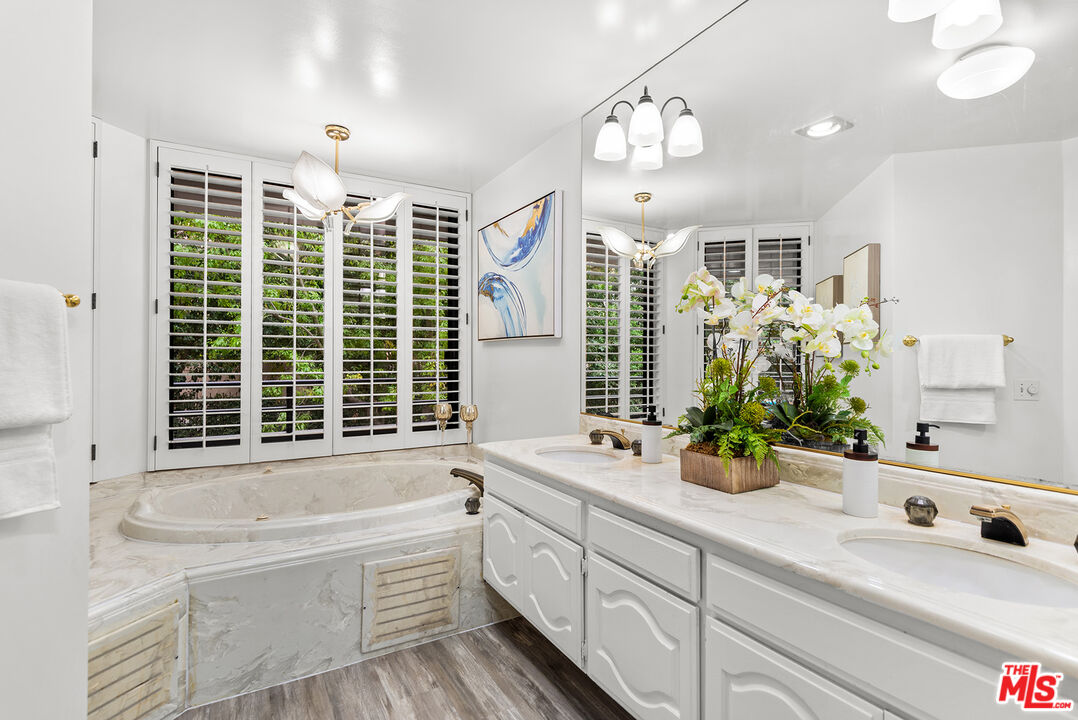 4736 Park Encino Lane, Unit 215 Encino, CA 91436 - Photo 21 of 37 a bathroom with a tub sink and mirror