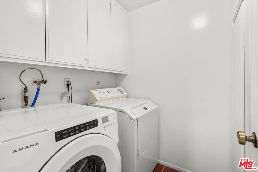4736 Park Encino Lane, Unit 215 Encino, CA 91436 - Photo 25 of 37 a utility room with dryer and washer