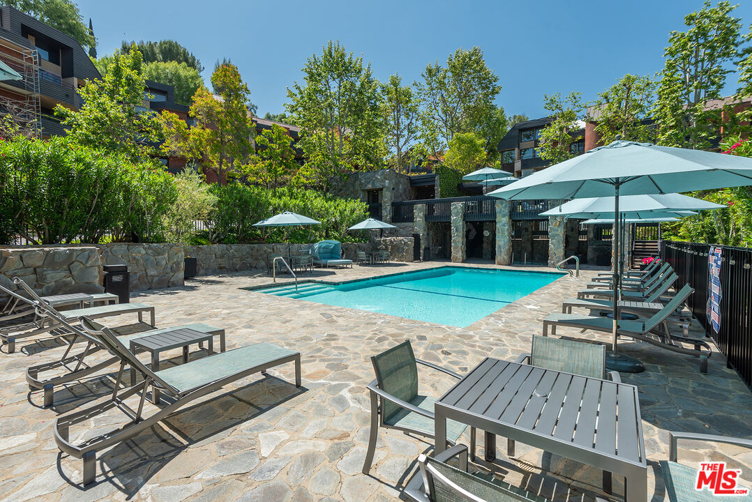 4736 Park Encino Lane, Unit 215 Encino, CA 91436 - Photo 31 of 37 a view of a backyard with sitting area
