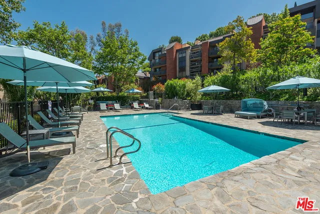 $1,199,000 | 4736 Park Encino Lane, Unit 215, Encino, CA 91436