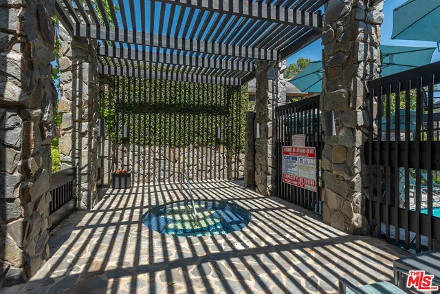 $1,199,000 | 4736 Park Encino Lane, Unit 215, Encino, CA 91436