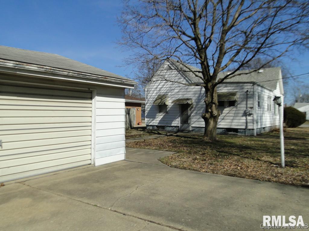 2101 North 19th Street Springfield, IL 62702 - Photo 15 of 17