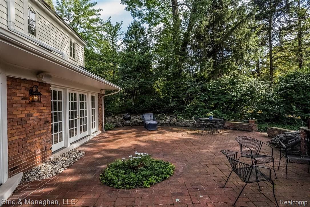 157 Kenwood Road Grosse Pointe, MI 48236 - Photo 62 of 84 062-Patio-3257650-medium.jpg
