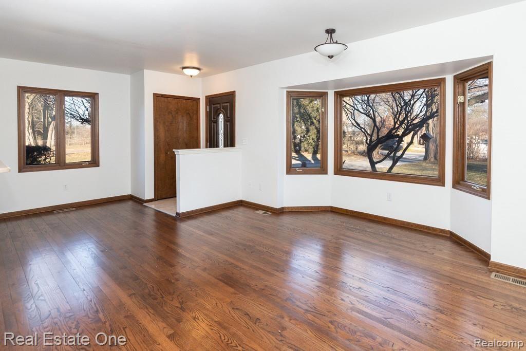 34435 West 9 Mile Road Farmington Hills, MI 48335 - Photo 8 of 32