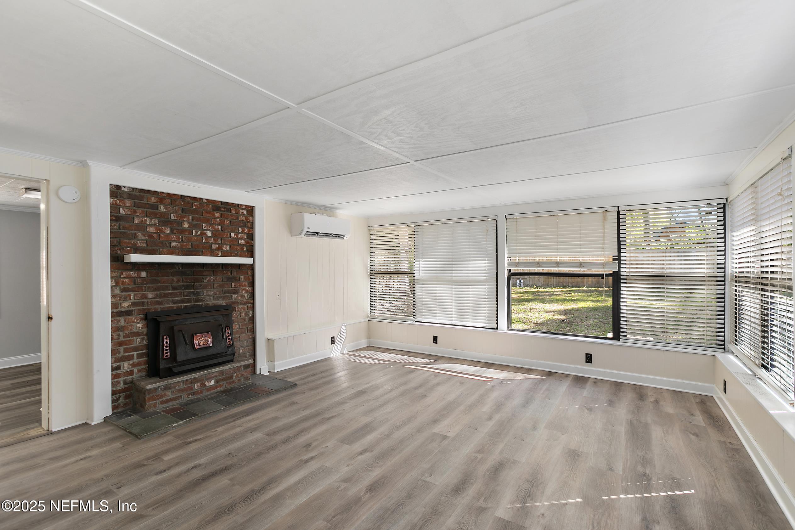 6305 Bay Ridge Road Jacksonville, FL 32216 - Photo 3 of 20 6305 Bay Ridge - Family room2