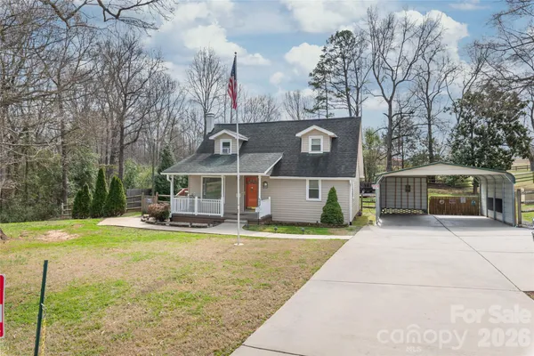 a front view of house with yard