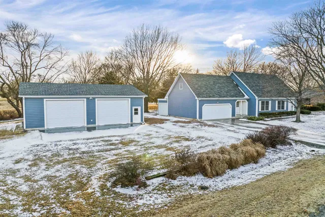 $440,000 | 715 Country Club Drive, Newton, KS 67114