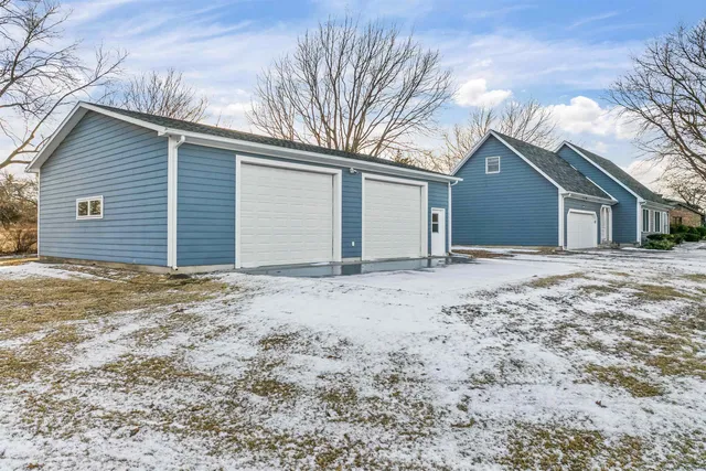 $440,000 | 715 Country Club Drive, Newton, KS 67114