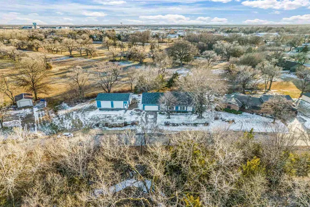 $440,000 | 715 Country Club Drive, Newton, KS 67114