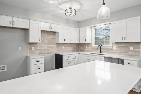 $440,000 | 715 Country Club Drive, Newton, KS 67114