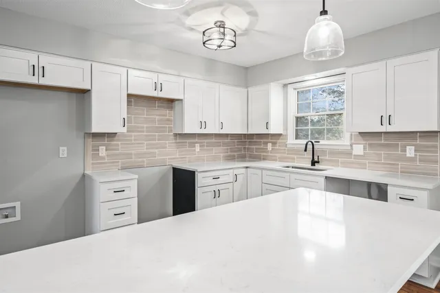 $440,000 | 715 Country Club Drive, Newton, KS 67114