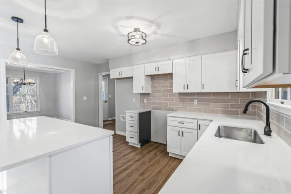 $440,000 | 715 Country Club Drive, Newton, KS 67114