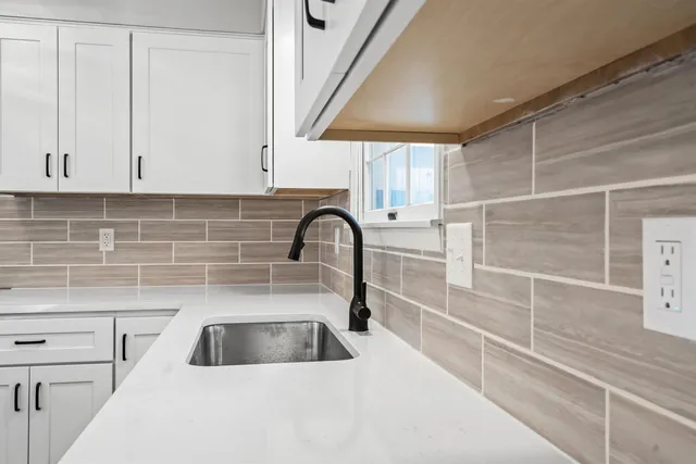 $440,000 | 715 Country Club Drive, Newton, KS 67114