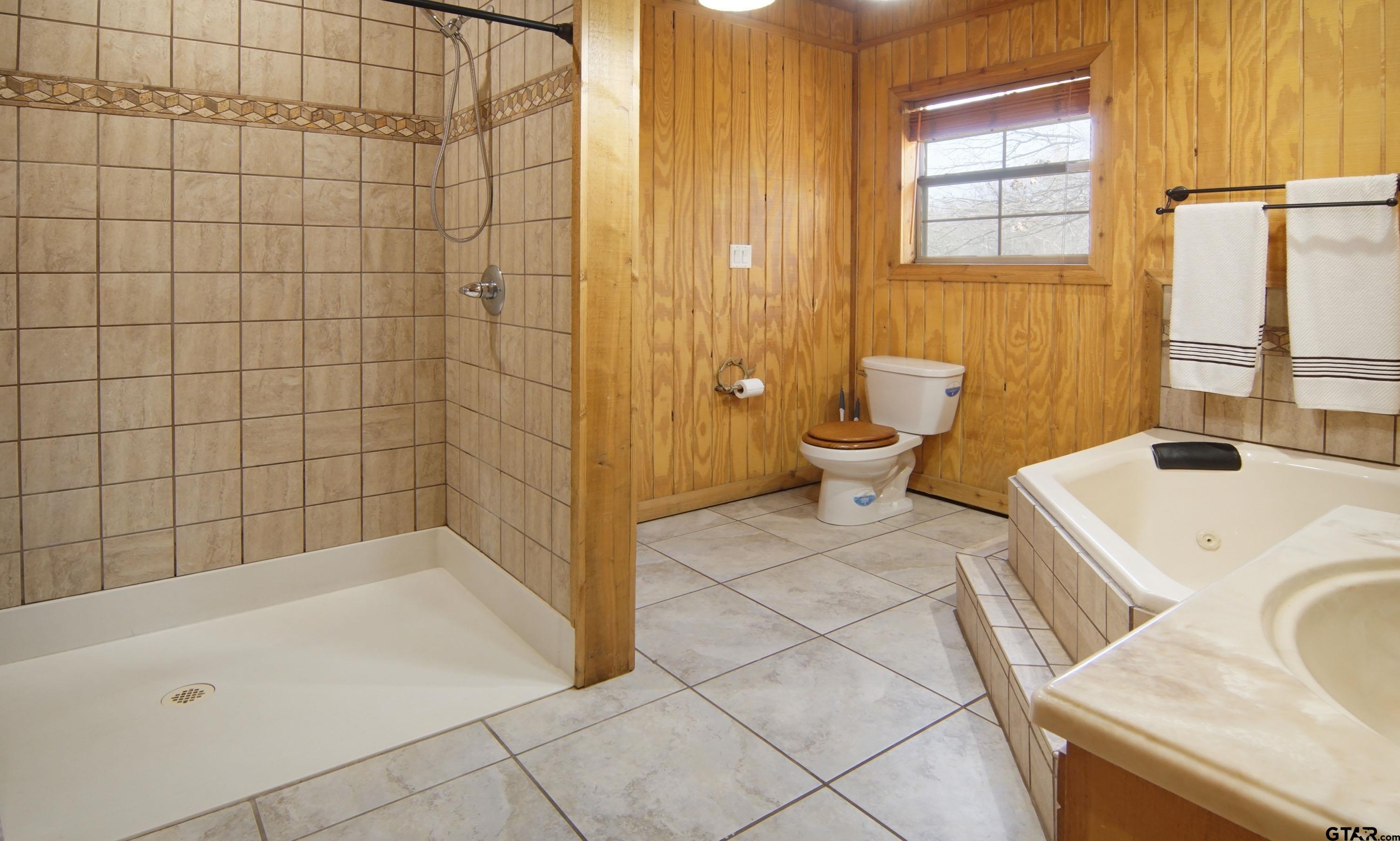 342 Rscr 3345 Emory, TX 75440 - Photo 21 of 31 a bathroom with a sink a toilet and shower