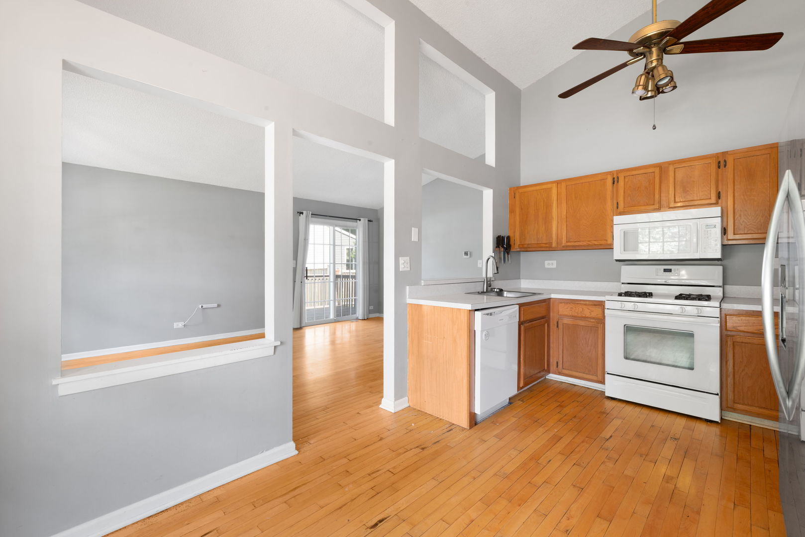 1944 Navarone Drive Naperville, IL 60565 - Photo 3 of 18