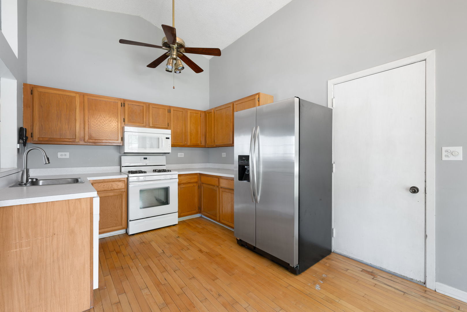 1944 Navarone Drive Naperville, IL 60565 - Photo 4 of 18