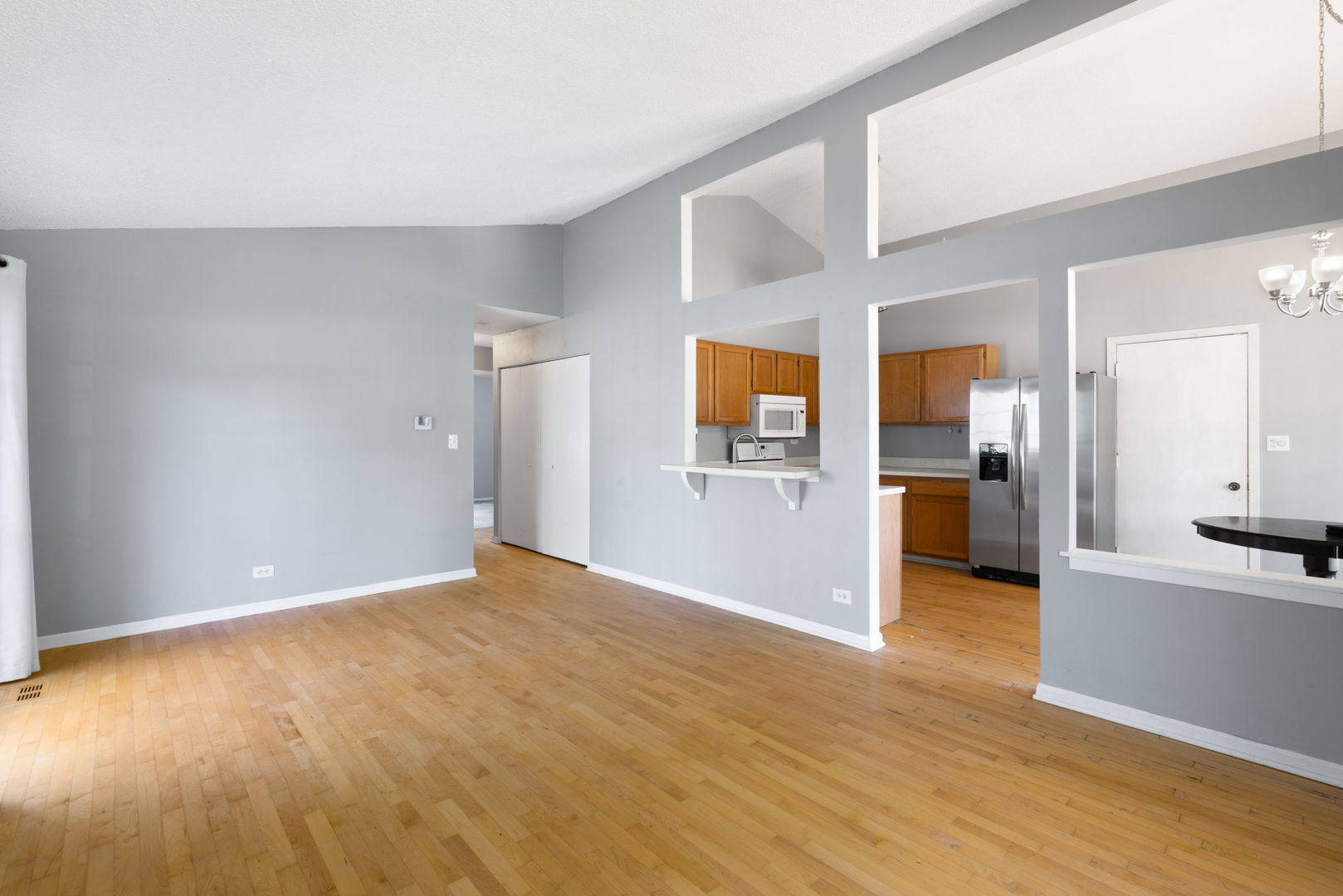 1944 Navarone Drive Naperville, IL 60565 - Photo 7 of 18