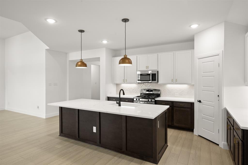 1023 Rylan Street Midlothian, TX 76065 - Photo 15 of 27 1023 Rylan- Kitchen-3