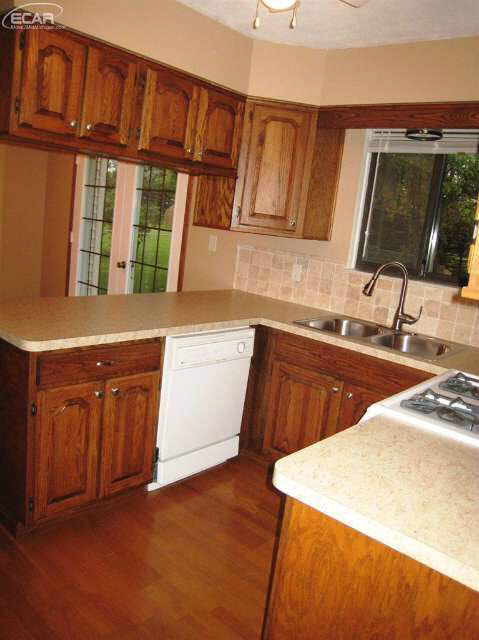 10087 West Stanley Road Flushing, MI 48433 - Photo 11 of 26 20414735-10.JPG
