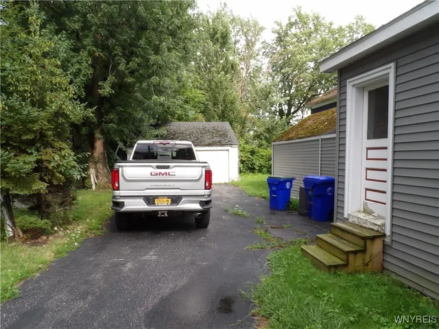 $169,900 | 2115 Union Road, West Seneca, NY 14224