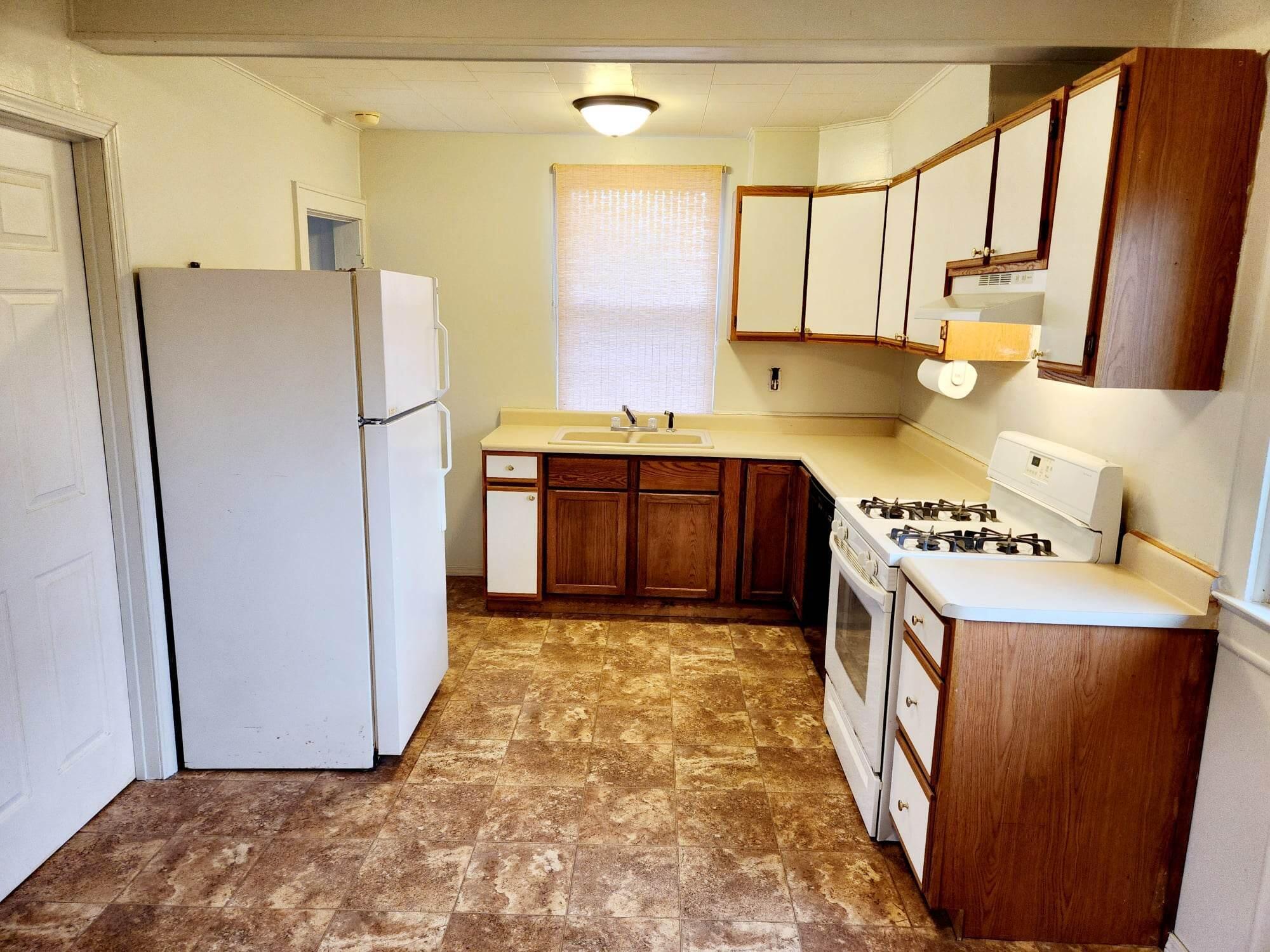 243 South Dettman Road Jackson, MI 49203 - Photo 3 of 11 kitchen 2