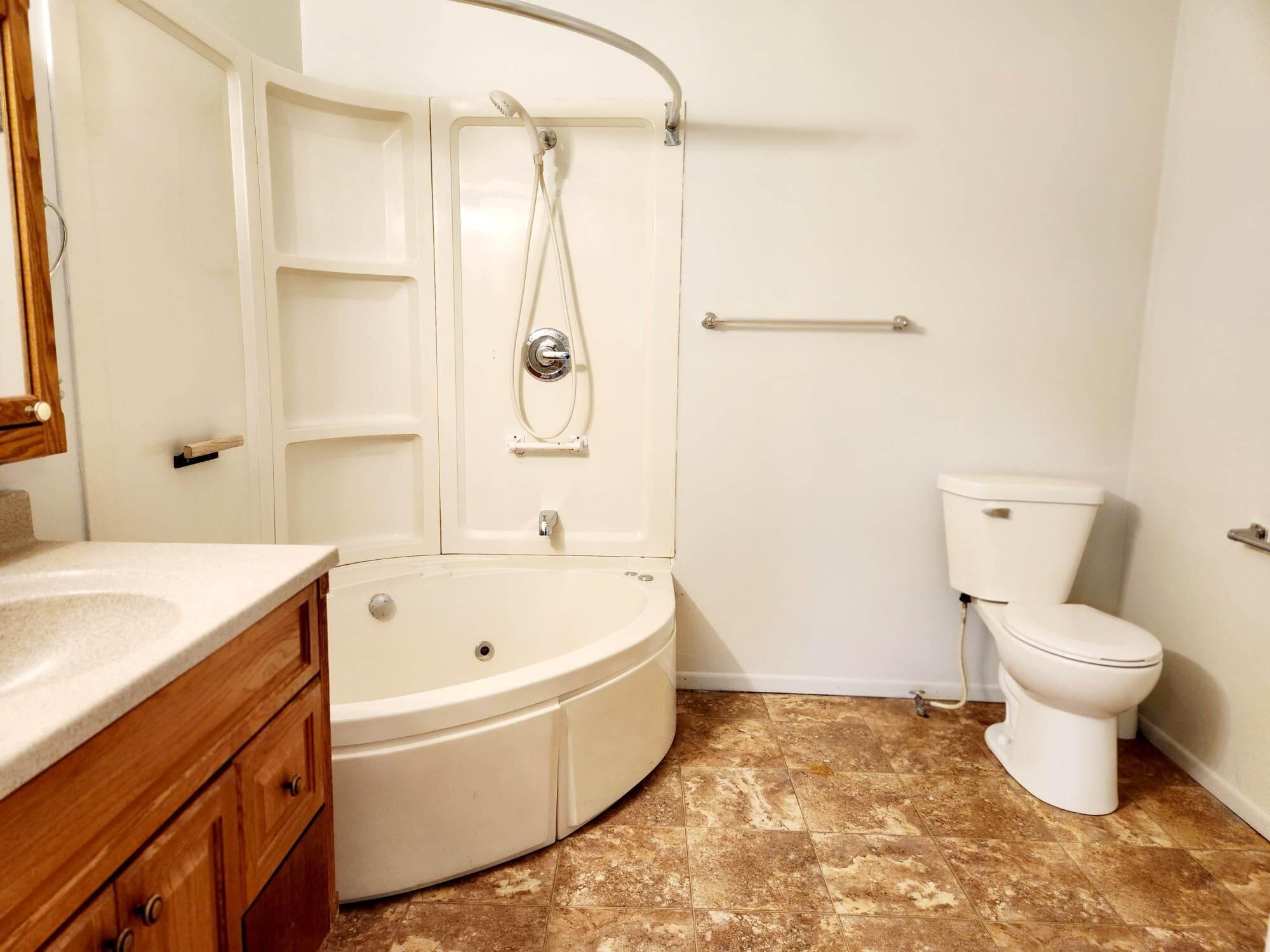 243 South Dettman Road Jackson, MI 49203 - Photo 5 of 11 bathroom