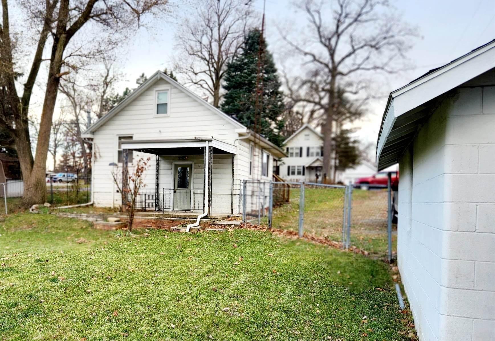 243 South Dettman Road Jackson, MI 49203 - Photo 10 of 11 back with yard