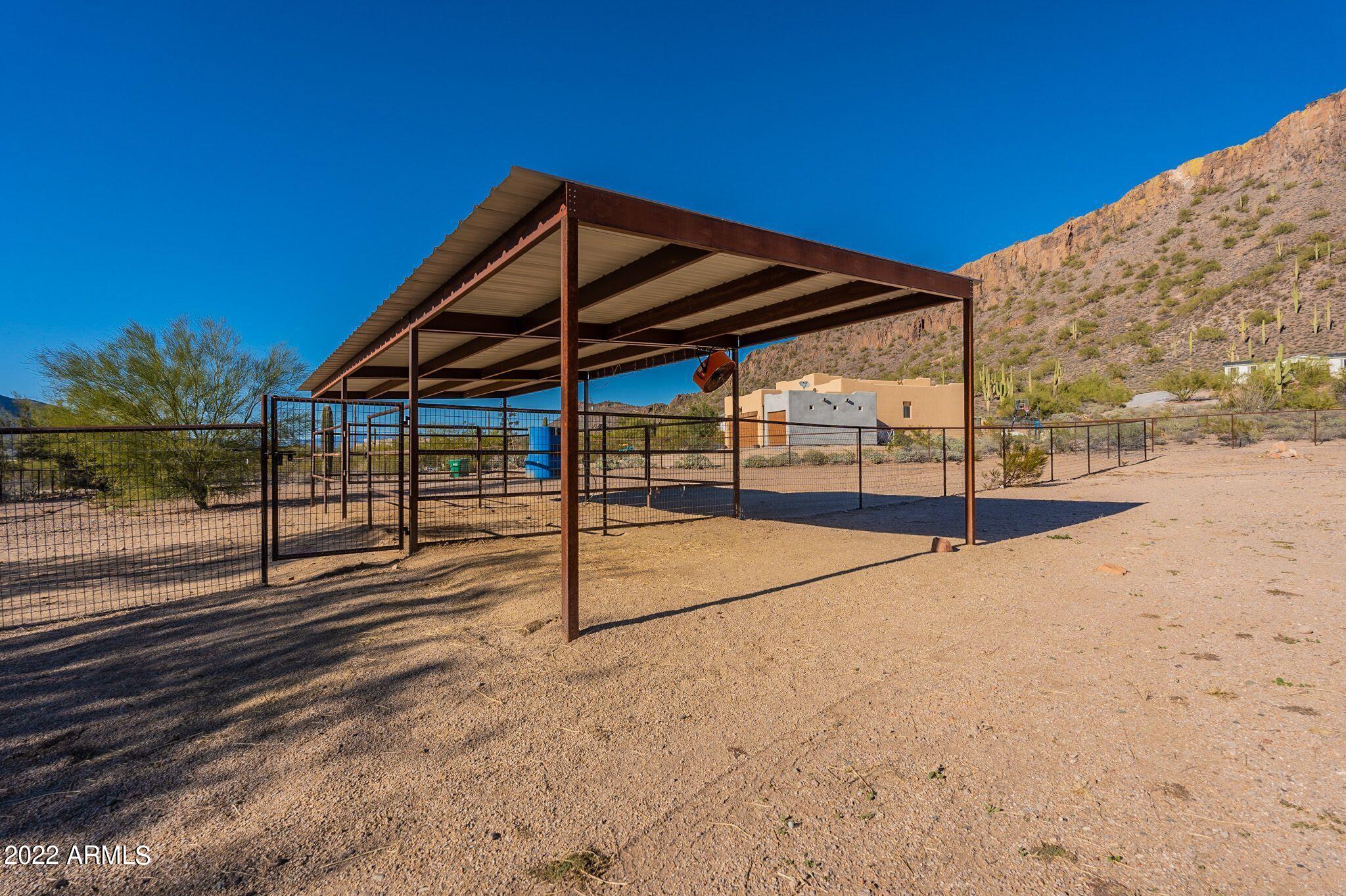 42007 North New River Road Phoenix, AZ 85086 - Photo 5 of 32 Covered Horse Stalls